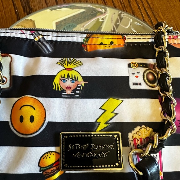 Betsy Johnson Crossbody Wallet combo Fun Print! - Picture 2 of 7
